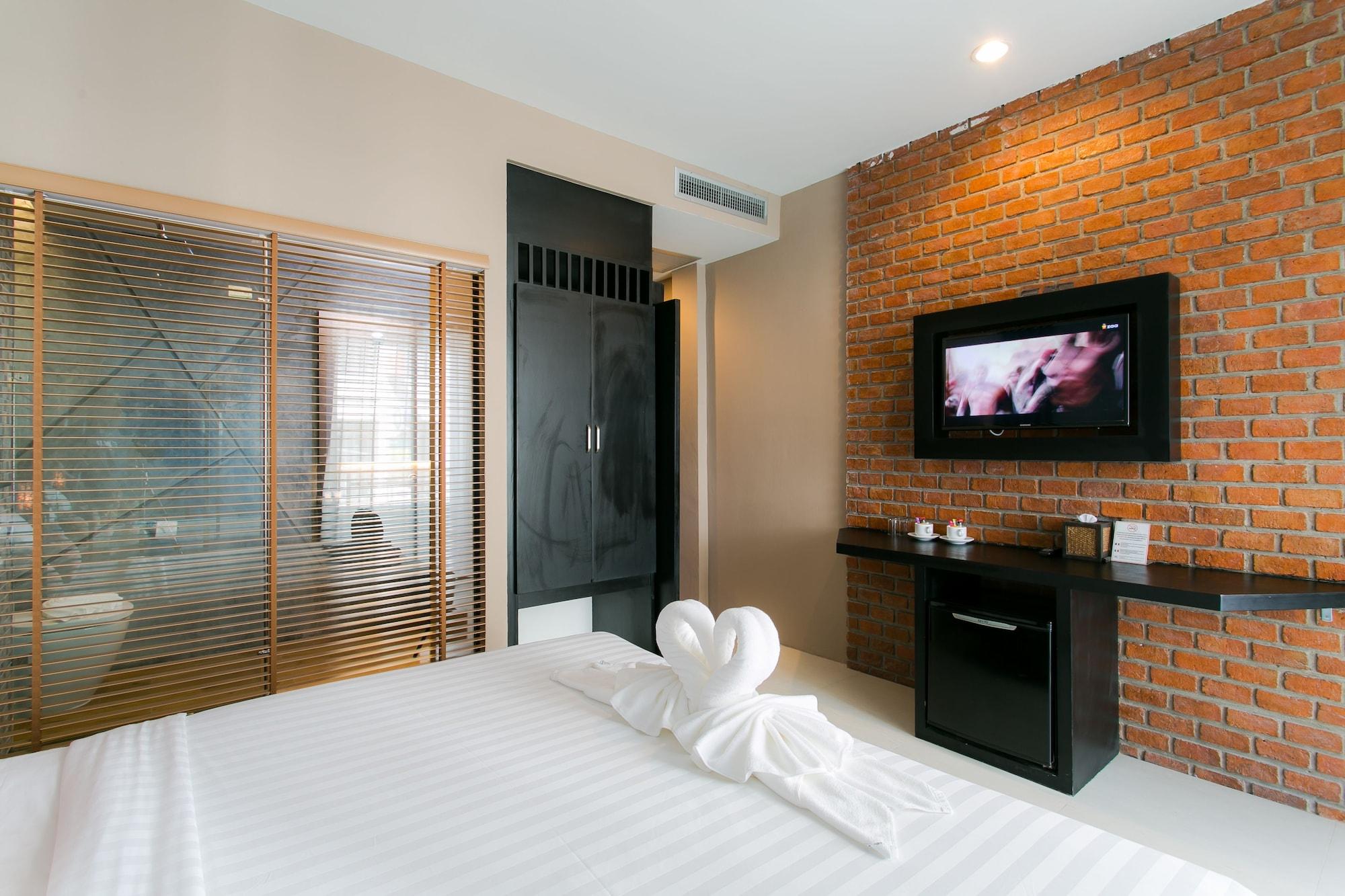 The House Patong Hotel Luaran gambar
