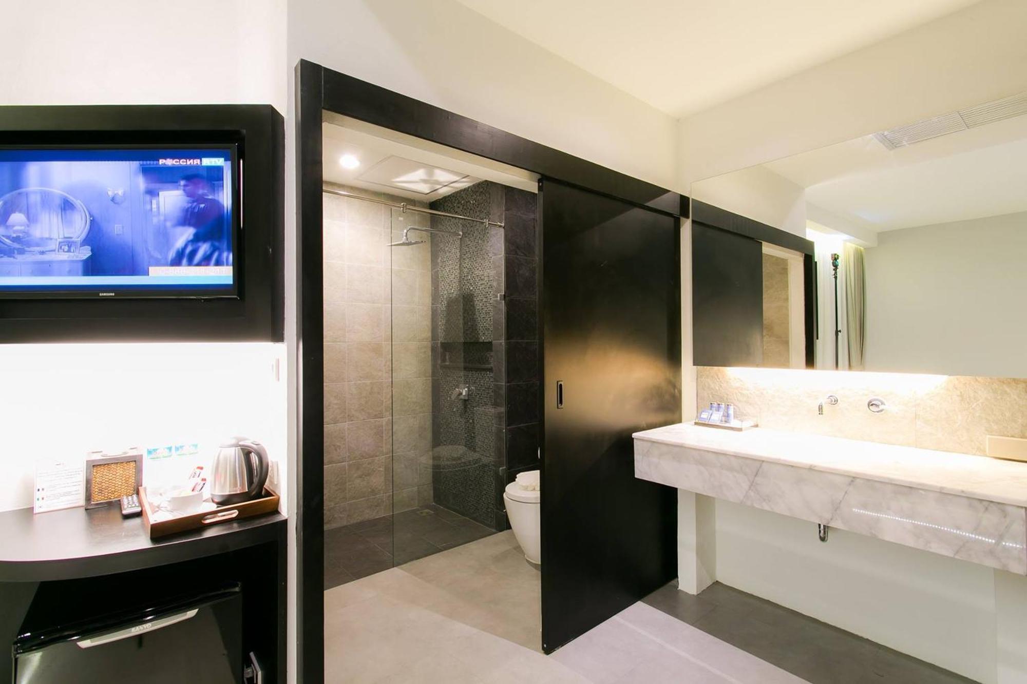 The House Patong Hotel Luaran gambar