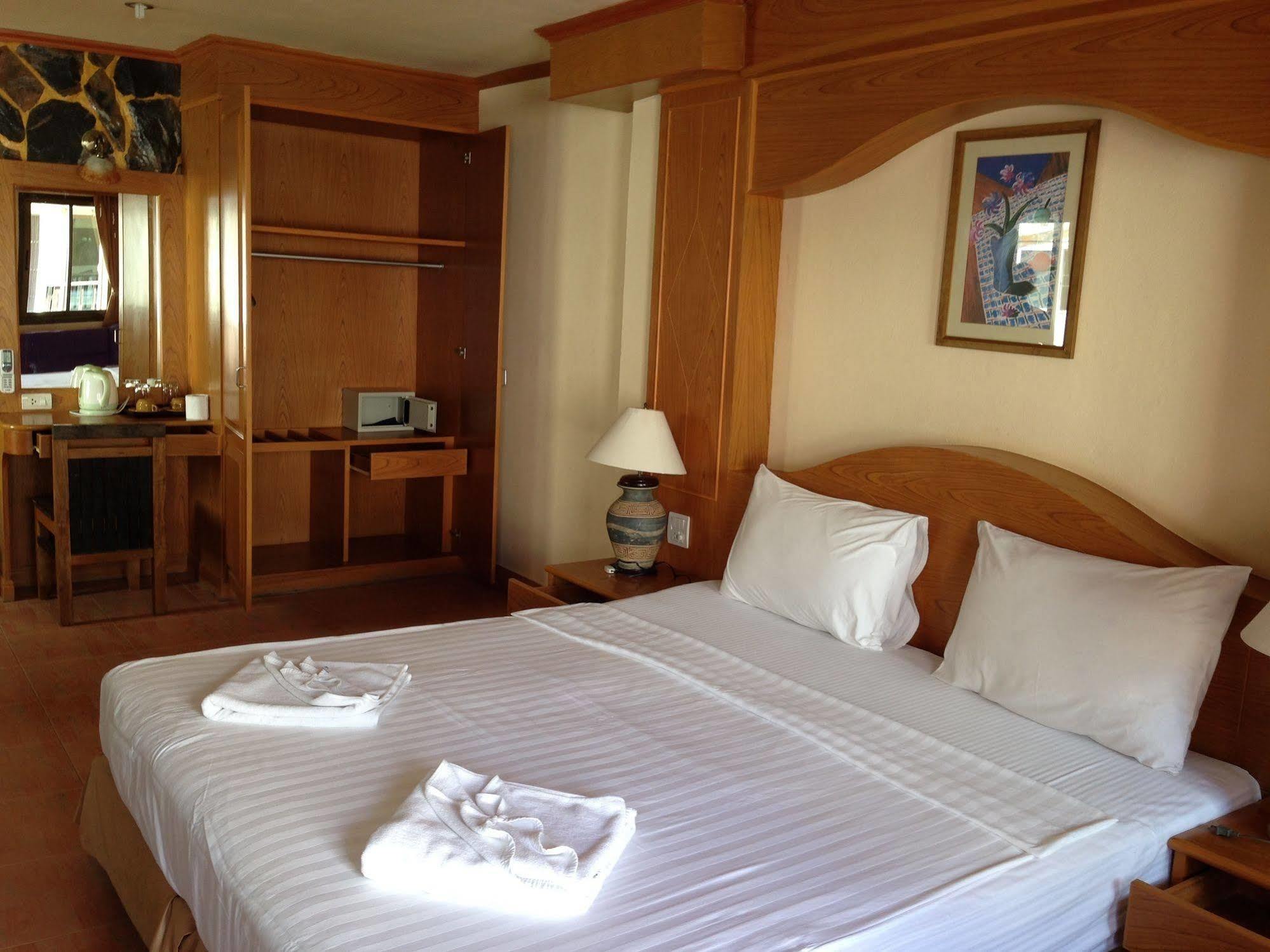 The House Patong Hotel Luaran gambar