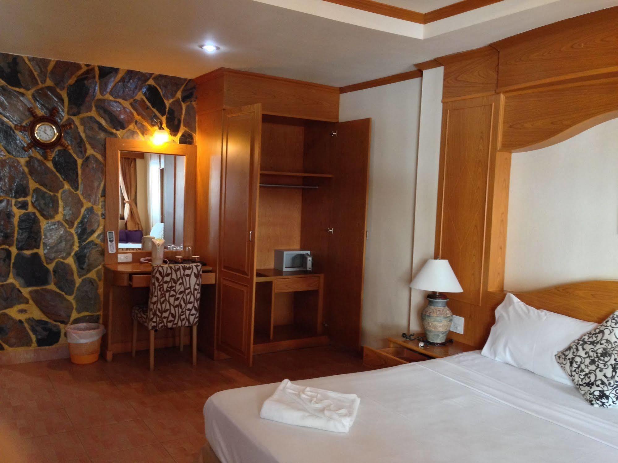 The House Patong Hotel Luaran gambar