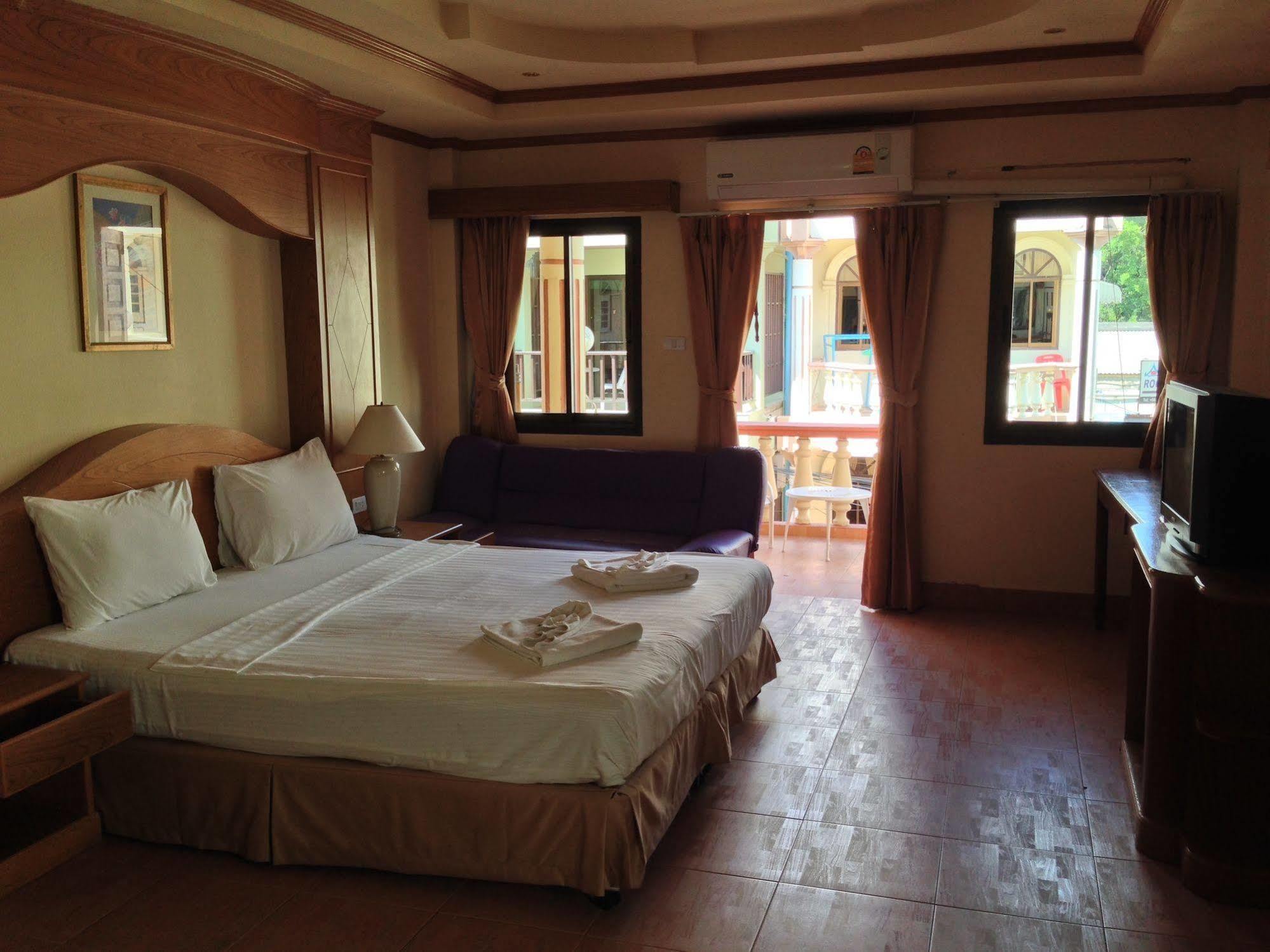 The House Patong Hotel Luaran gambar