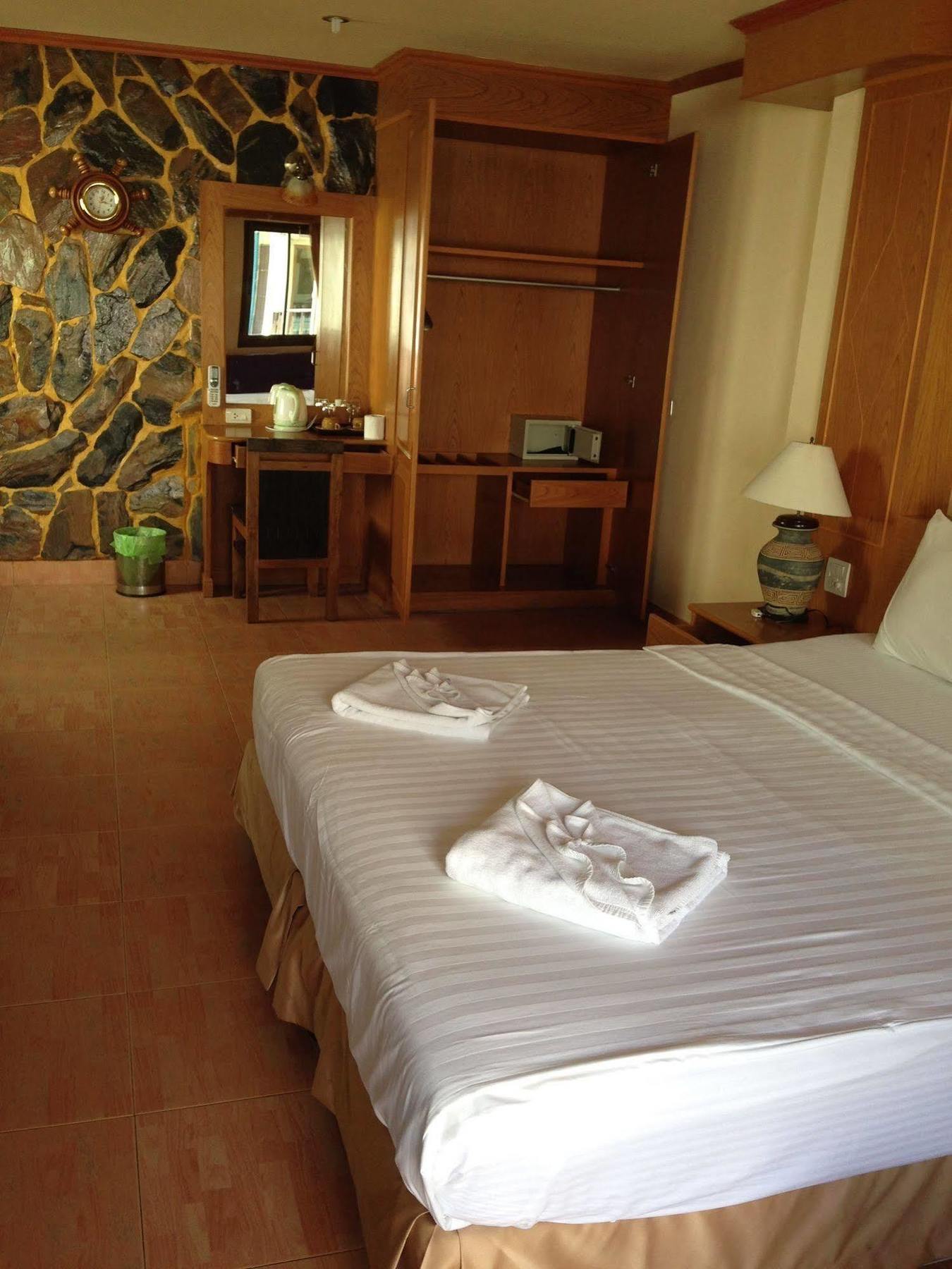 The House Patong Hotel Luaran gambar