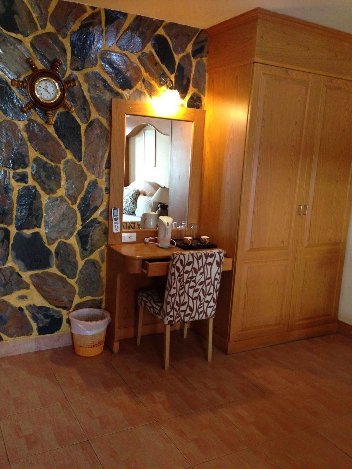The House Patong Hotel Luaran gambar