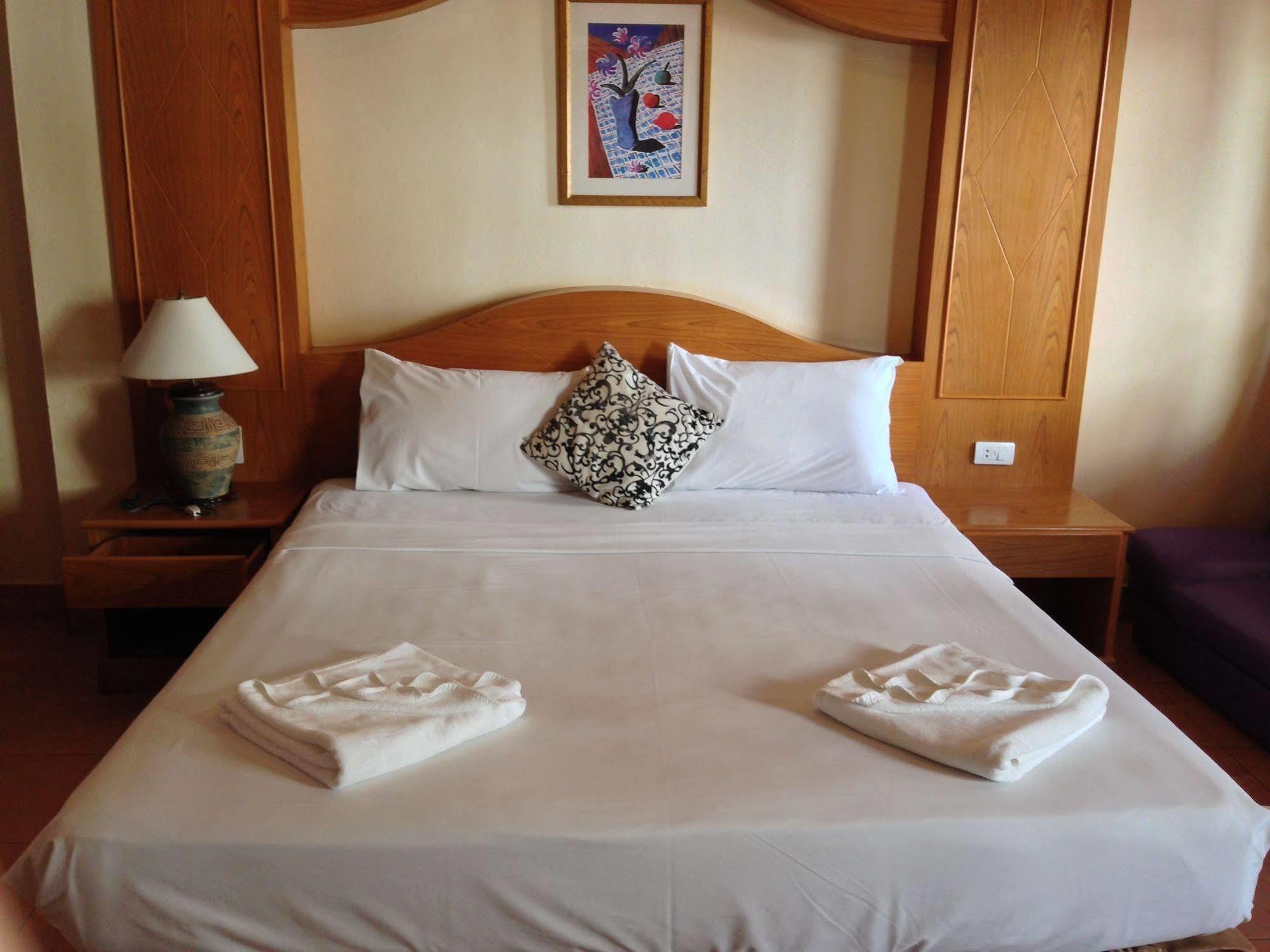 The House Patong Hotel Luaran gambar