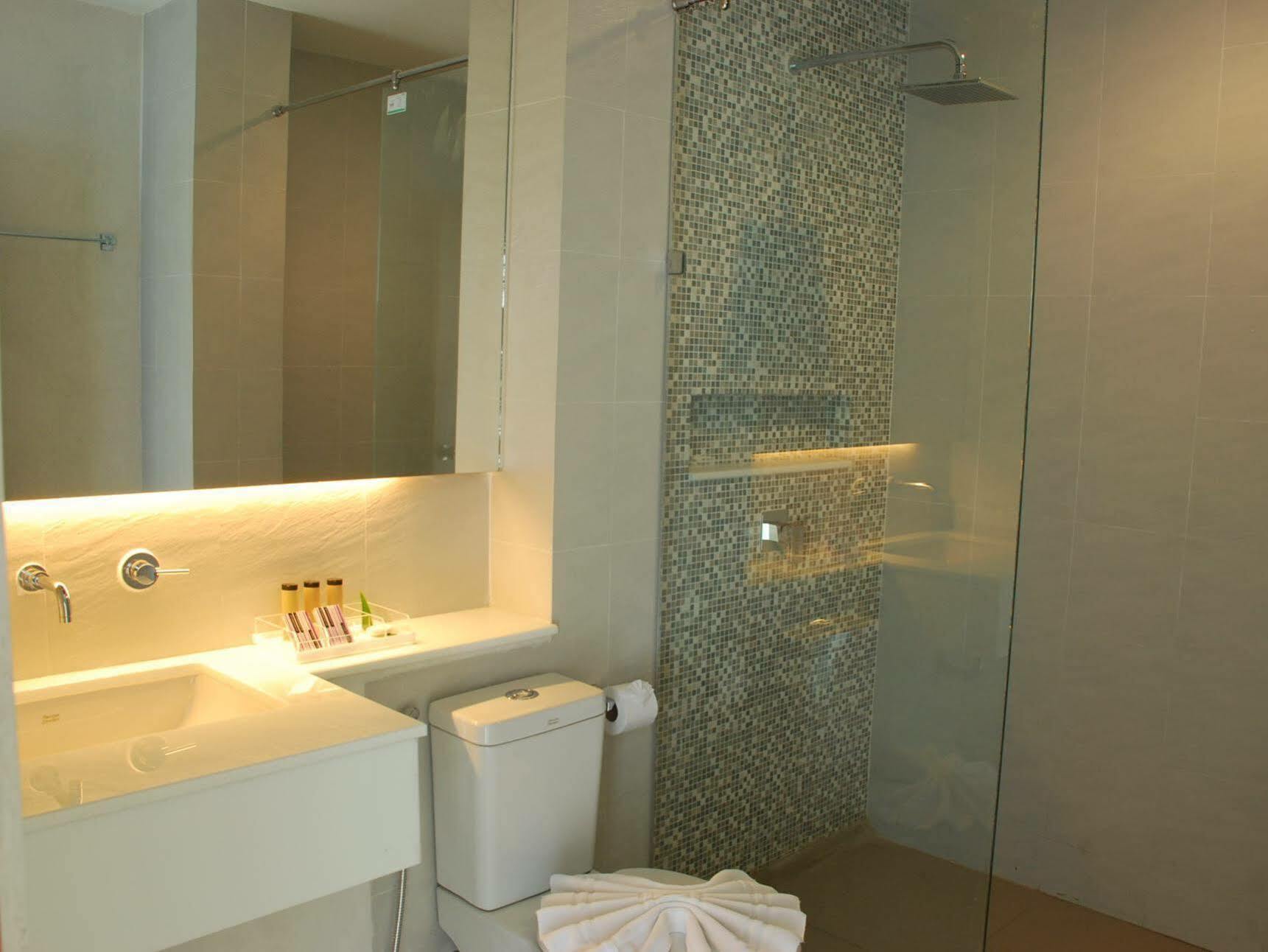 The House Patong Hotel Luaran gambar