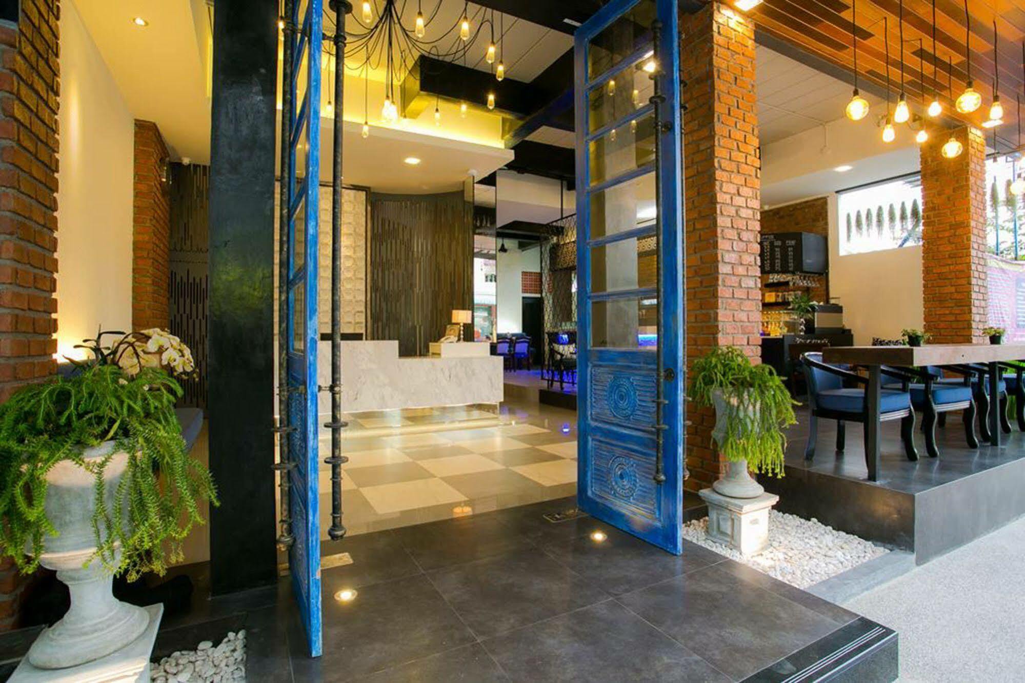 The House Patong Hotel Luaran gambar