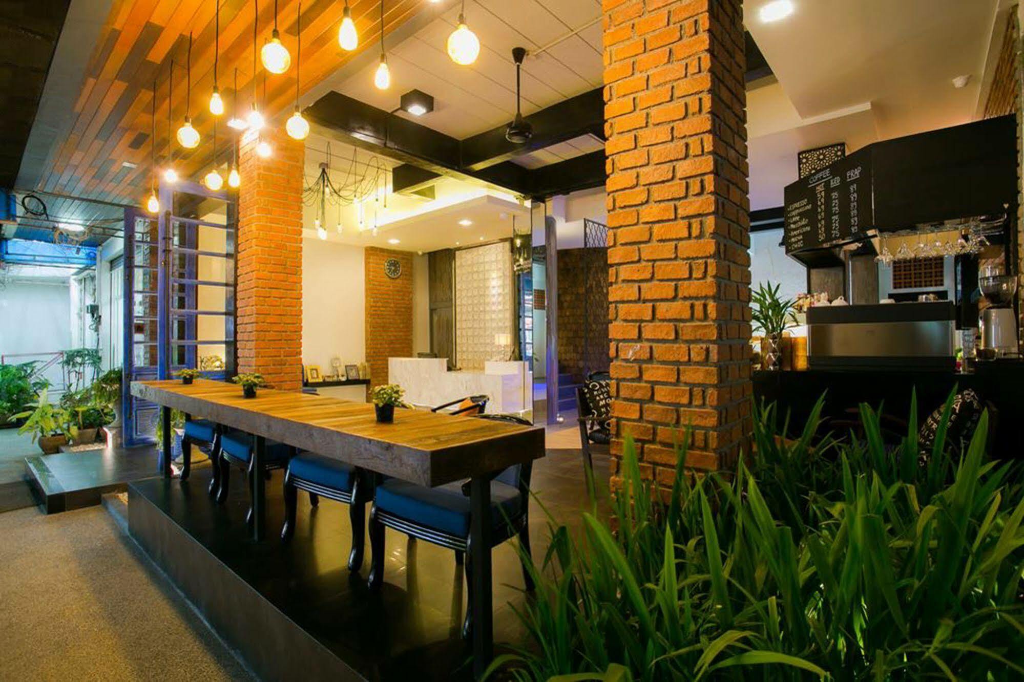 The House Patong Hotel Luaran gambar